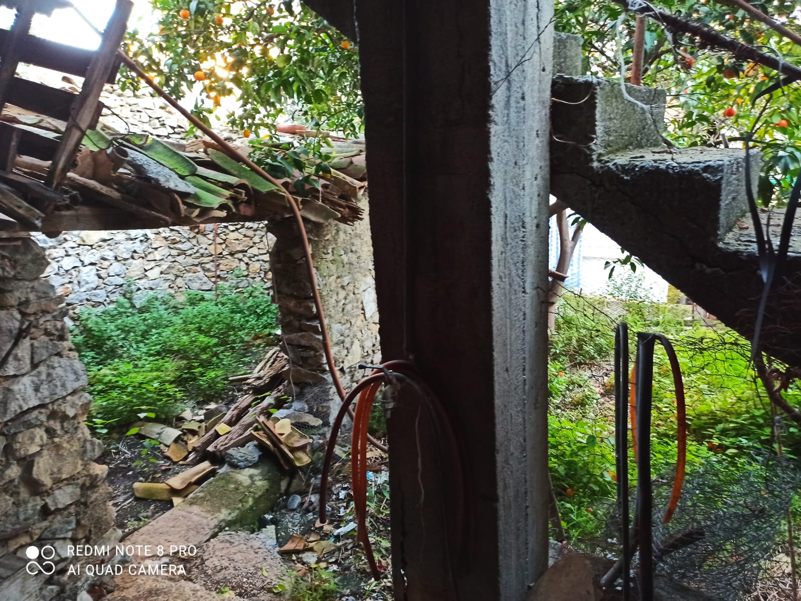 Casa singola Grotte Furci Siculo - Da ristrutturare con giardino
